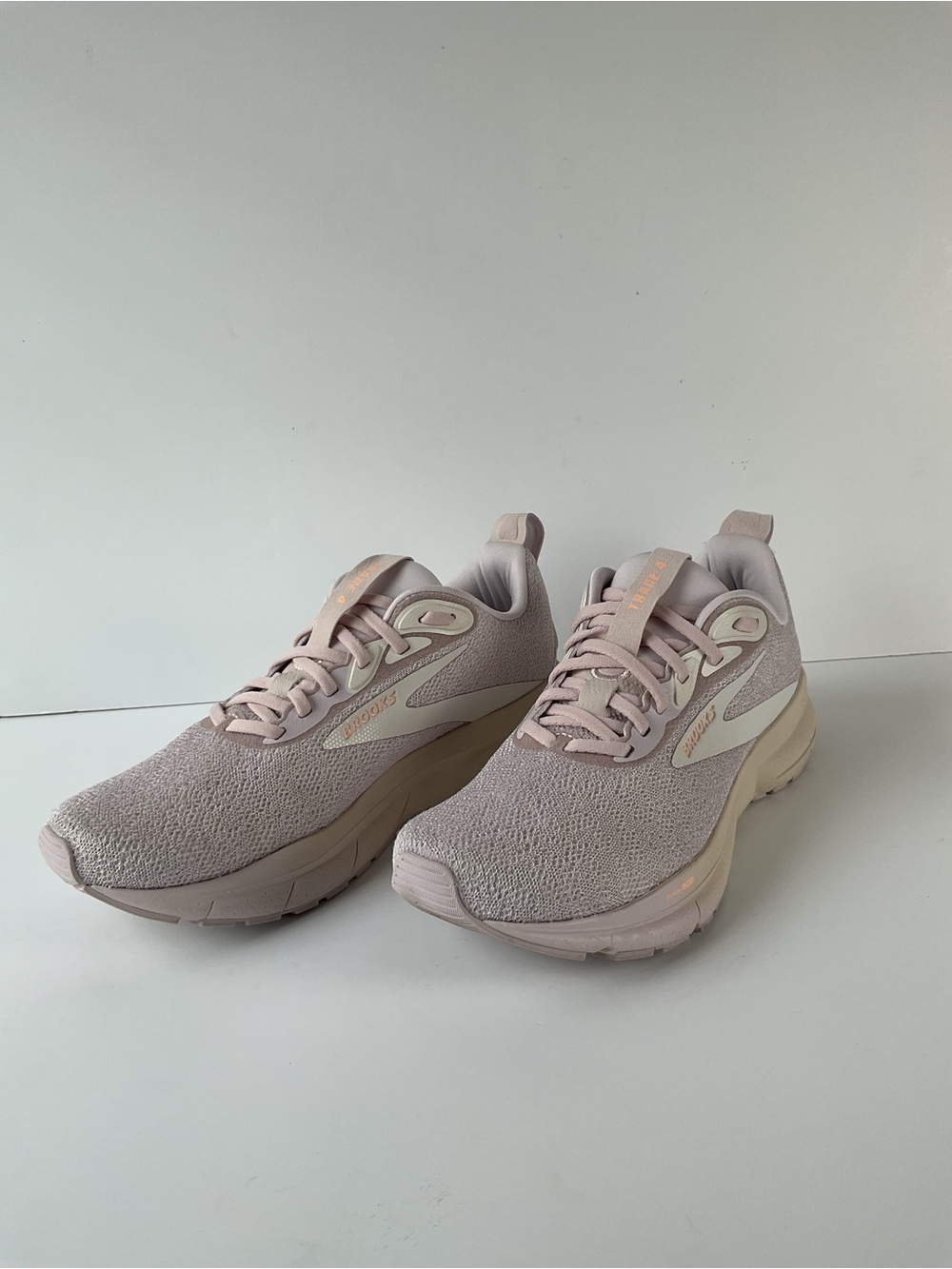 Brooks Trace 4 Women’s Size 8 Pink Running Sneakers - Picture 2 of 13